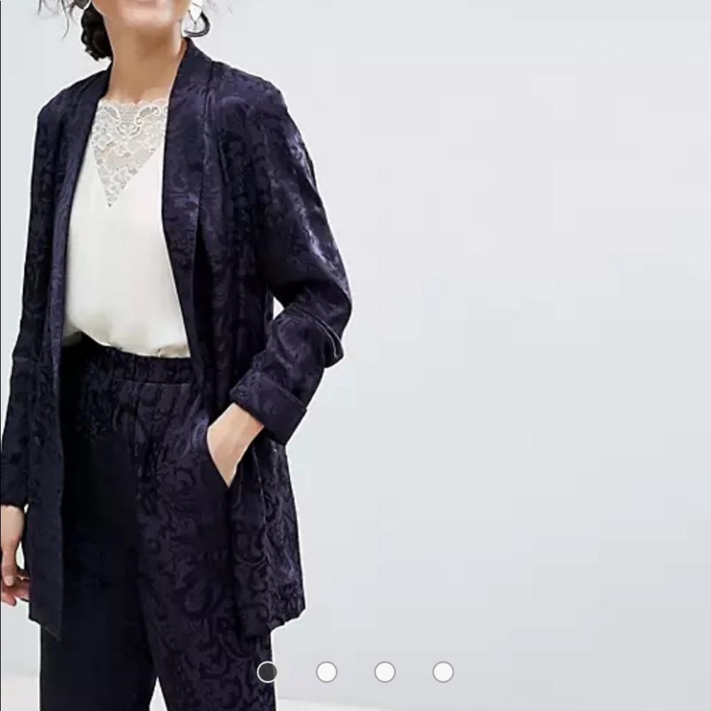 Beautiful soft blazer - Picture 3 of 7